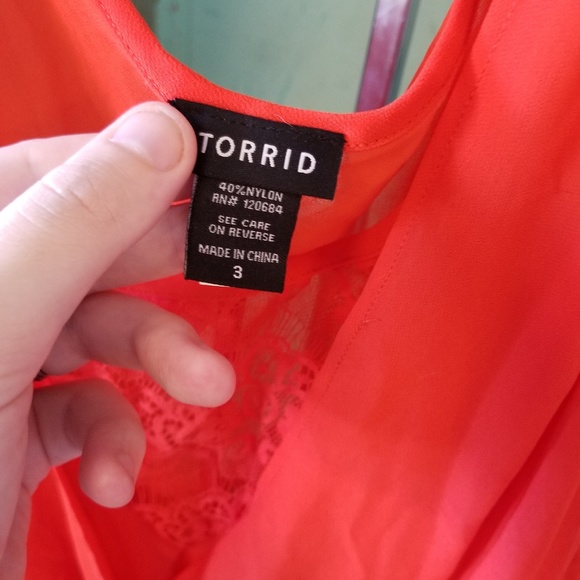 Torrid tank - Picture 3 of 3